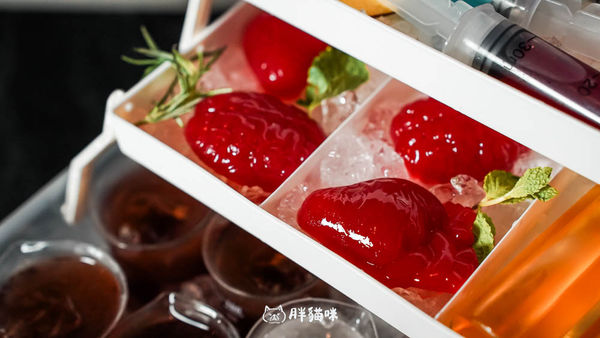 ▲▼HELP Bar & Cafe Taipei。（圖／部落客胖貓咪的奇幻旅程授權提供）