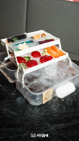 ▲▼HELP Bar & Cafe Taipei。（圖／部落客胖貓咪的奇幻旅程授權提供）