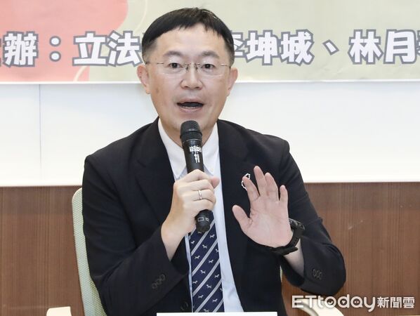 ▲▼民進黨立委 李坤城 林月琴 召開 拼裝電動車出事怎麼管 要求交通部訂定統一指引 記者會。（圖／記者屠惠剛攝）
