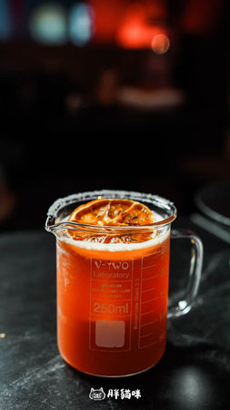 ▲▼HELP Bar & Cafe Taipei。（圖／部落客胖貓咪的奇幻旅程授權提供）