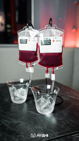 ▲▼HELP Bar & Cafe Taipei。（圖／部落客胖貓咪的奇幻旅程授權提供）