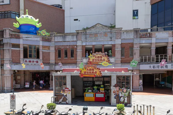 ▲迪士尼與觀傳局攜手推出「歡迎光臨，大稻埕復古玩具店」主題活動，即日起至8月28日開展。（圖／迪士尼提供提供）