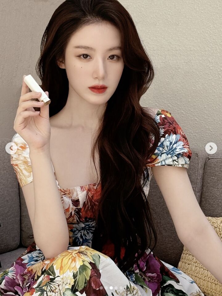i-dle,舒華,DOLCE & GABBANA,TOM FORD,唇膏,彩妝 。（圖／yeh.shaa_ IG、品牌提供）