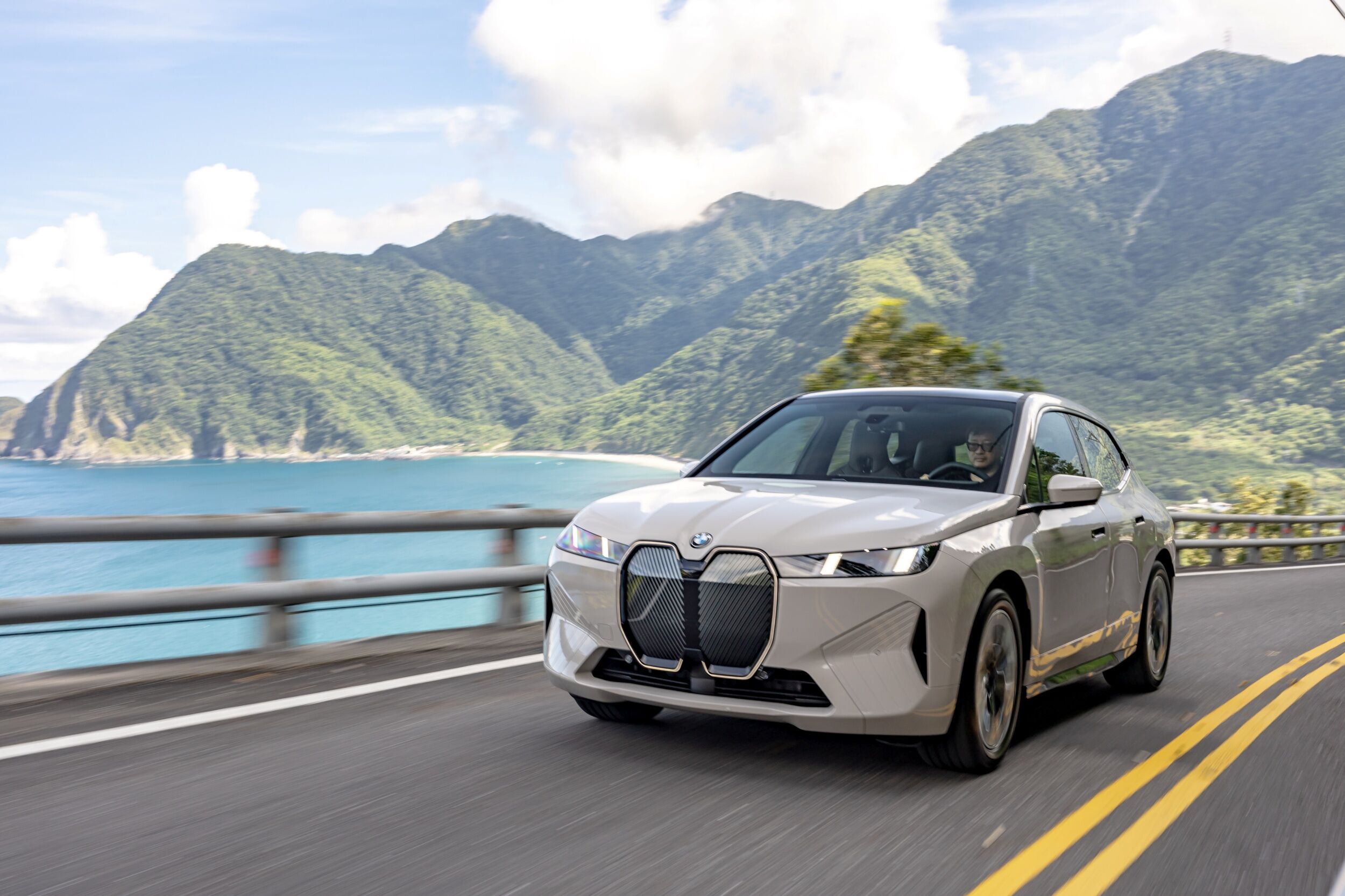 ▲BMW iX上市。（圖／翻攝自BMW）