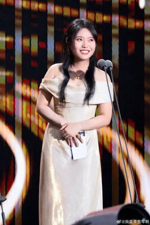 ▲《折腰》小桃瘦了變超美！李雪琴為戲暴風減掉15kg　對比照驚呆網。（圖／翻攝李雪琴微博）