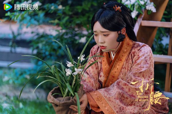 ▲《折腰》小桃瘦了變超美！李雪琴為戲暴風減掉15kg　對比照驚呆網。（圖／翻攝《折腰》微博）