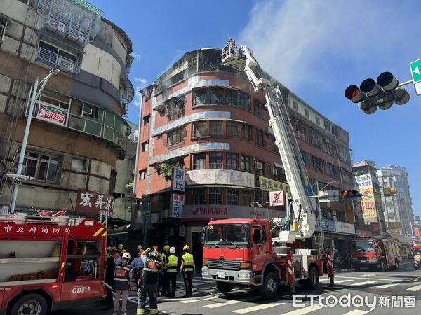 ▲▼新北蘆洲火警，屋主灼傷送醫。（圖／記者陸運陞翻攝）