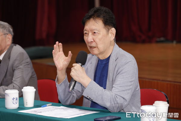 ▲▼前中廣董事長趙少康邀請前海軍艦長張競、前立委帥化民、前空軍副司令張炎廷、立委徐巧芯，就總統賴清德針對國防發表談話召開記者會點評。（圖／記者湯興漢攝）