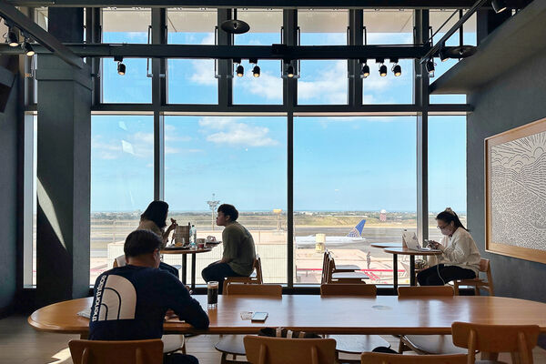 ▲▼桃園機場第二航廈。（圖／部落客飛天璇的口袋授權提供）