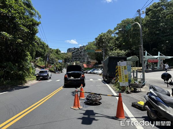 ▲戴男進行下水道檢修，未放置交通錐遭汽車輾過送醫不治。（圖／記者陸運陞翻攝）