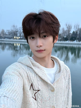 ▲梓渝演出BL劇《逆愛》爆紅，私下卻飽受私生飯困擾。（圖／翻攝自微博）