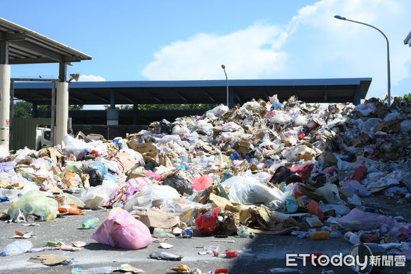 ▲▼暑假來臨，花蓮市資源回收垃圾量爆增，從平日約20噸攀升至25至28噸，激增約3成。（圖／花蓮市公所提供，下同）