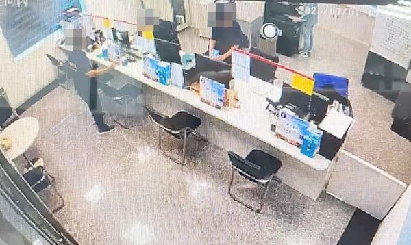 ▲桃園市大園生命紀念館昨天下午發生業者向承辦人員拍桌怒嗆事件，大園區公所今天回應了。（圖／桃園市民政局提供）