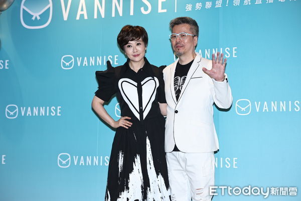 ▲黃國倫、寇乃馨加盟直播「溫倪詩 VANNISE」記者會。（圖／記者林敬旻攝）