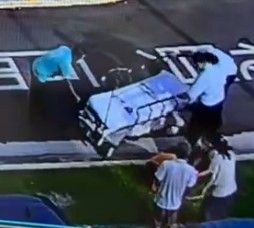 ▲彰化2毒蟲為了600元債務爆發衝突，李男頸部遭刺穿倒臥血泊中身亡。（圖／民眾提供　翻攝）