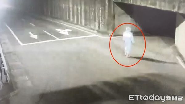 ▲▼蔡男大熱天穿雨衣侵入乾姐住家洗劫，警方查扣贓物現金等物             。（圖／記者陳以昇翻攝）