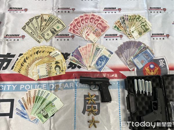 ▲▼蔡男大熱天穿雨衣侵入乾姐住家洗劫，警方查扣贓物現金等物             。（圖／記者陳以昇翻攝）