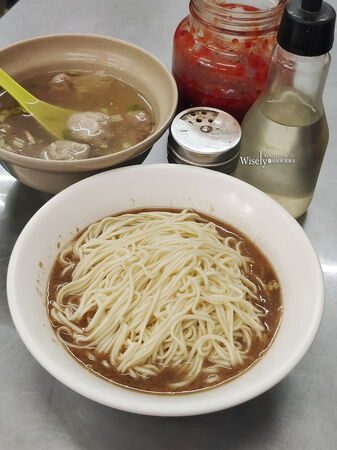 ▲▼大貓扁食麵 新民店。（圖／部落客WISELY`s 拍拍照寫寫字授權提供）
