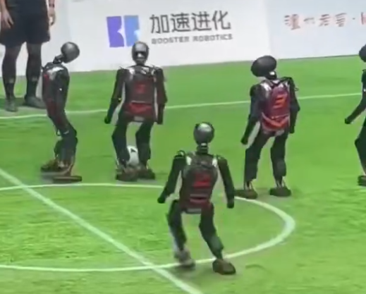 ▲▼中國首場機器人足球3V3 AI賽。（圖／翻攝自微博）