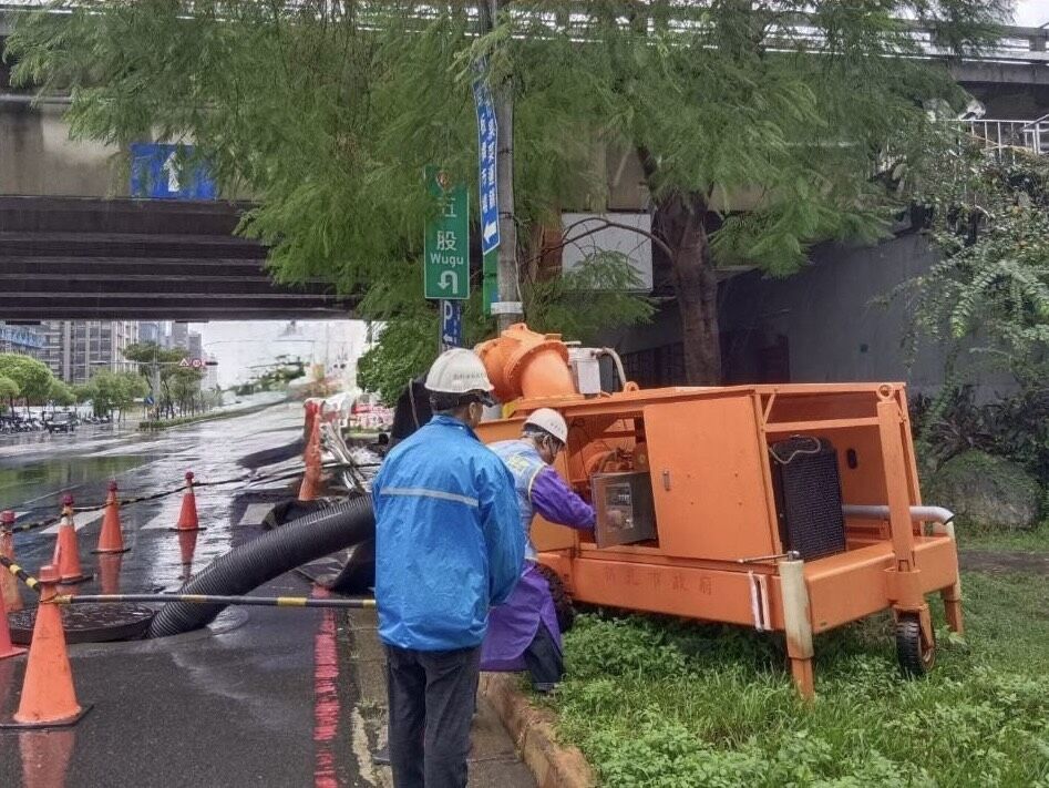 ▲新北添6台大型移動式抽水機。（圖／新北市水利局提供）