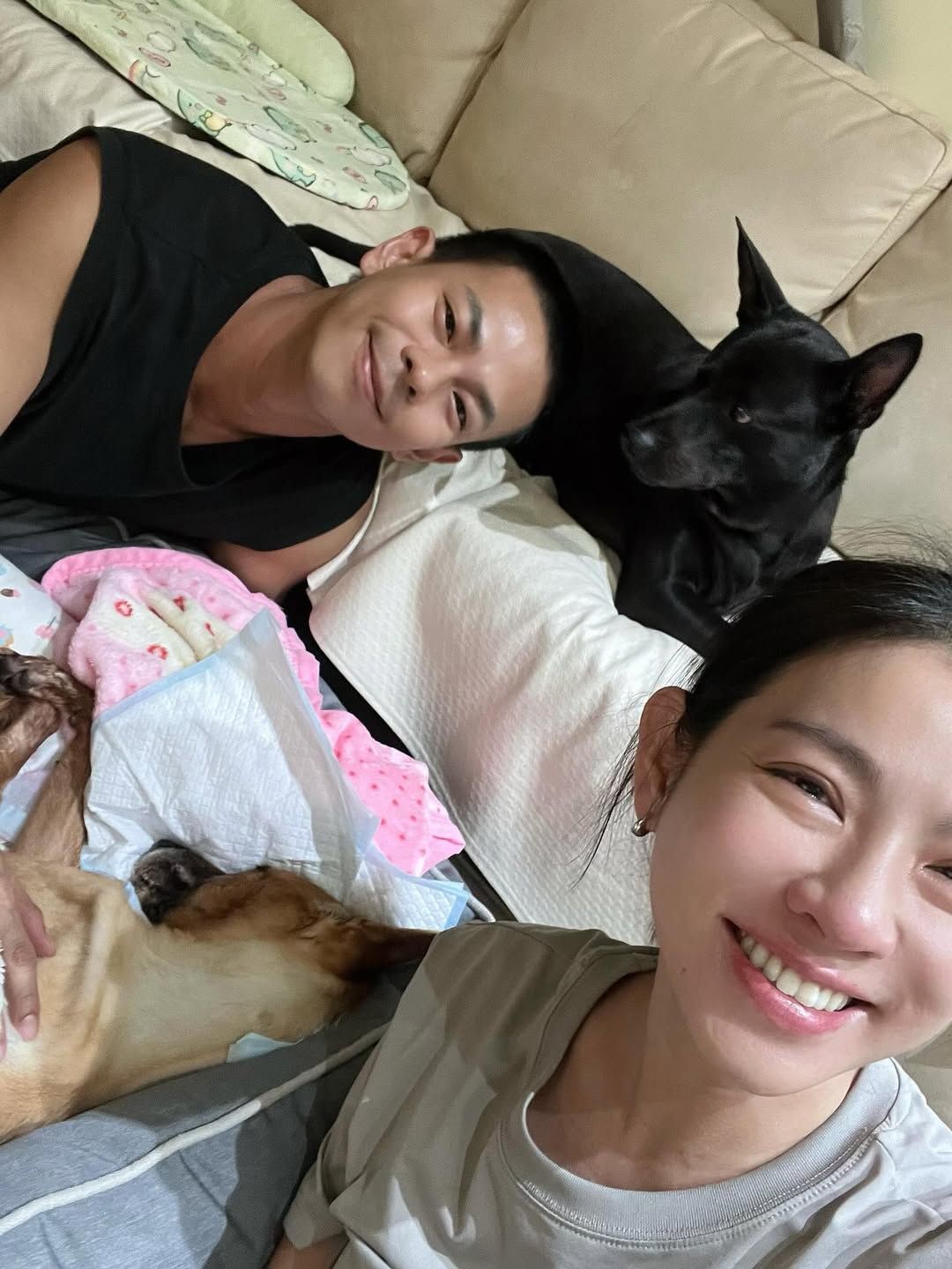 ▲▼米可白愛犬錢錢離世！她忍淚吻別曝最後相處時光。（圖／翻攝自Facebook／米可白）