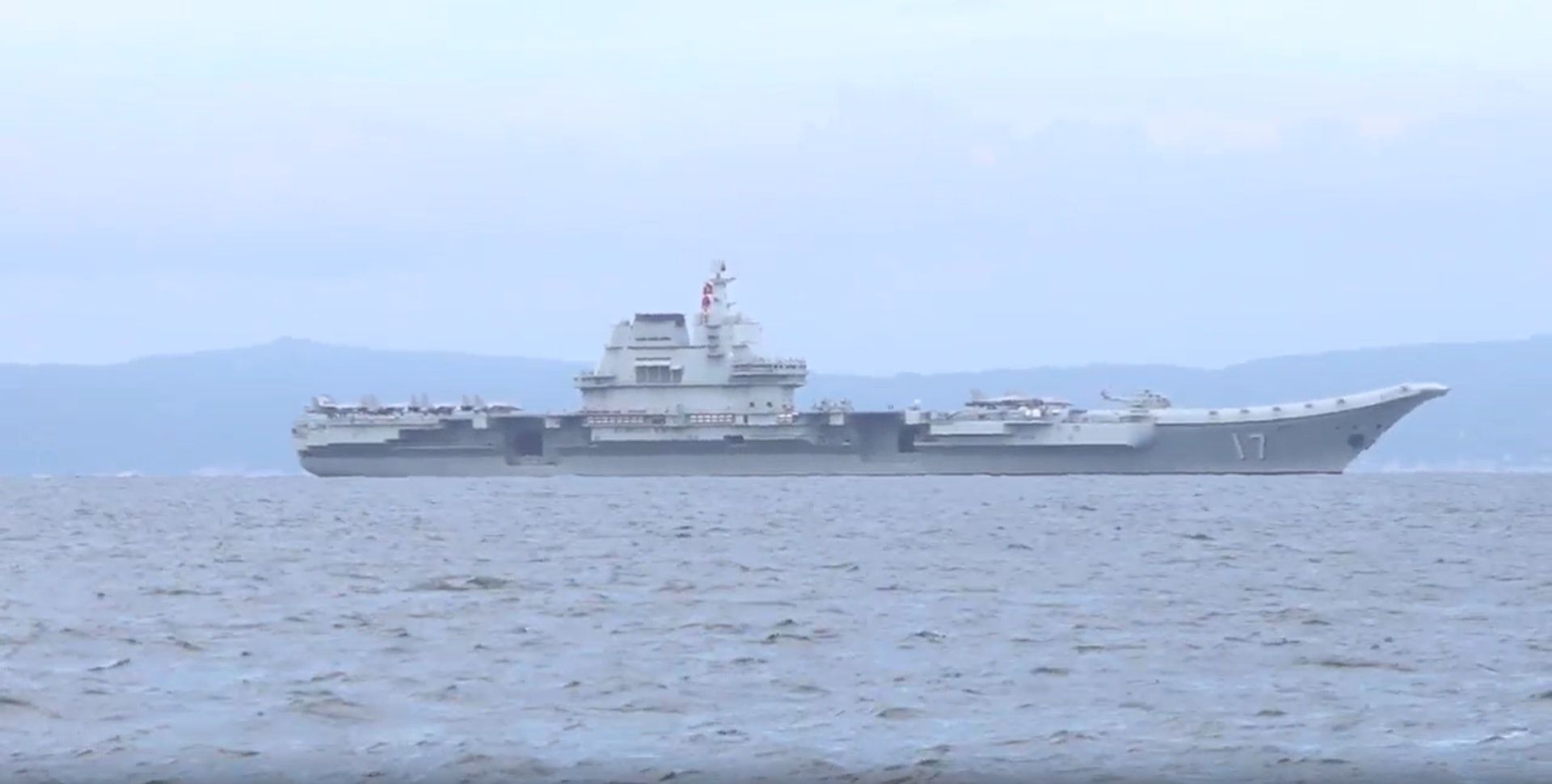 ▲山東艦及小航母編隊共四艘艦艇訪問香港。（圖／香港01）