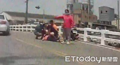 搶命現場曝光！彰化婦橋上自摔無生命跡象　下班警CPR救回
