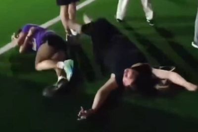 上海交大生被足球砸暈 家長失控朝他辱罵又猛踹頭部攻擊