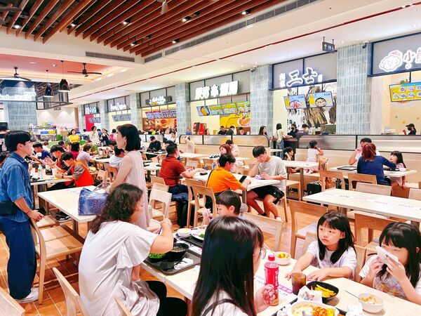 ▲華泰名品城即日起至8月31日推出「呼拉盛夏・ALOHA Summer Fiesta」。（圖／業者提供）