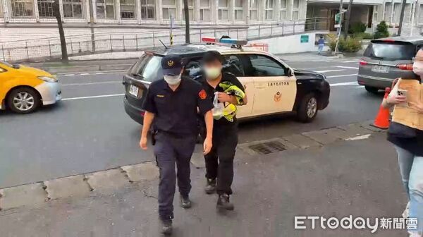 ▲救護車撞死騎士，家屬現身相驗，肇事駕駛遭移送北檢。（圖／記者劉昌松翻攝）