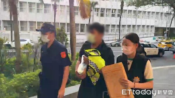 ▲救護車撞死騎士，家屬現身相驗，肇事駕駛遭移送北檢。（圖／記者劉昌松翻攝）