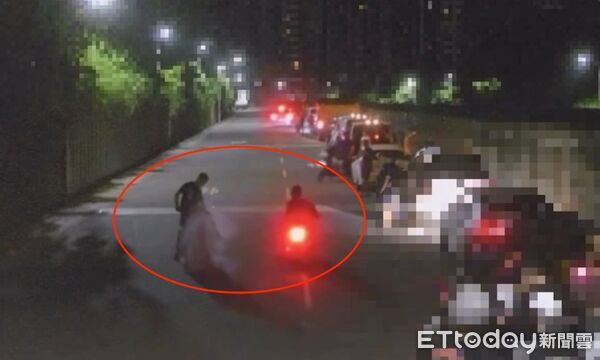 ▲▼監視器拍下競速過程，警方循線找到改裝車的車行，查扣拼裝機車             。（圖／記者陳以昇翻攝）