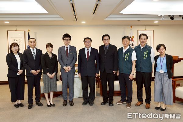 ▲台南市長黃偉哲與秋田市長沼谷純會面，雙方就青年交流與城市合作深入對談（記者林東良翻攝，下同）