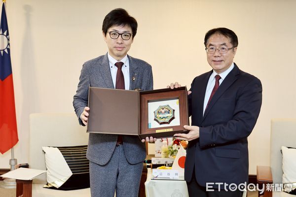 ▲台南市長黃偉哲與秋田市長沼谷純會面，雙方就青年交流與城市合作深入對談（記者林東良翻攝，下同）