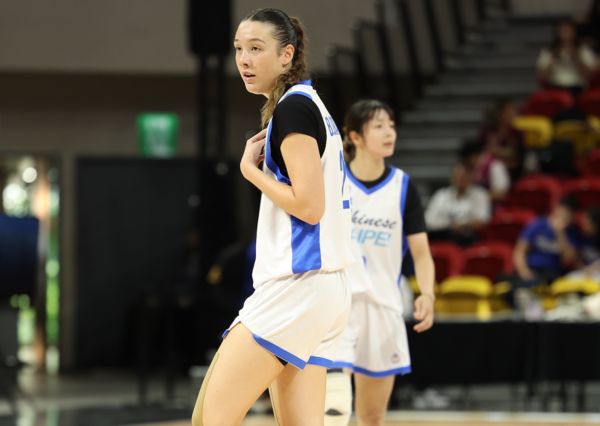 ▲瓊斯盃南韓女籃姜怡瑟、世大運培訓隊蕭豫玟、洪蓓雯、林紀妏。（圖／中華籃協提供）