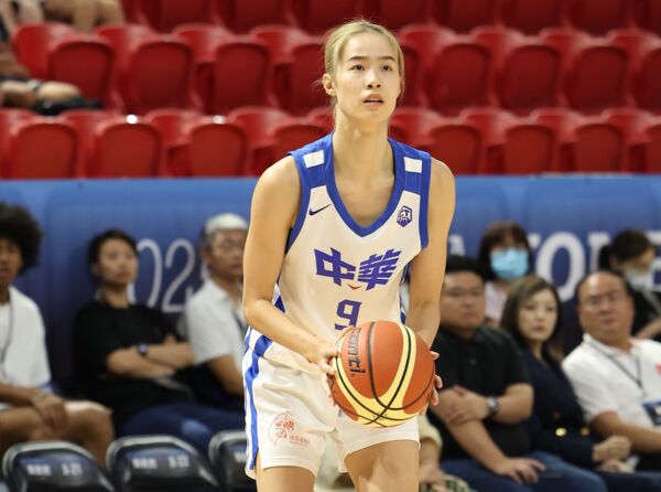 ▲中華女籃庫克斯、歐森、林文佑。（圖／籃協提供）
