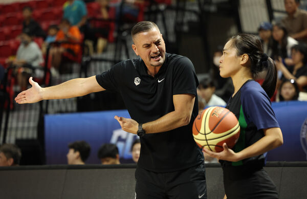 ▲中華女籃庫克斯、歐森、林文佑。（圖／籃協提供）