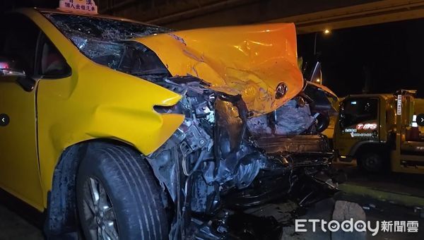 ▲國道3號深夜車禍，1女拋飛車外亡。（圖／記者陸運陞翻攝，下同）