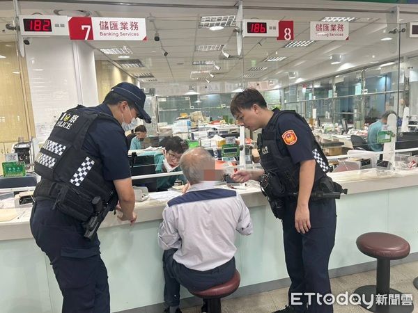 ▲▼員警告知簡此為假親友詐騙，經向原本姪子的通訊軟體帳號確認後，才知被詐騙。（圖／大園警分局提供）