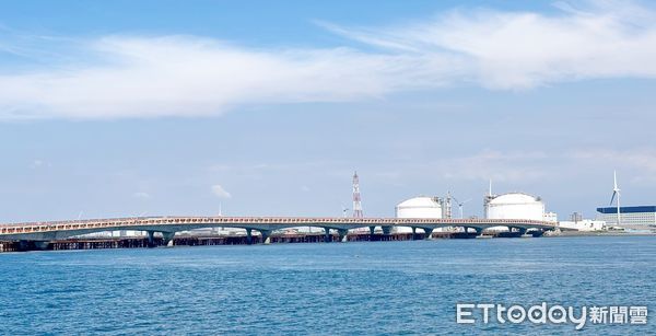 ▲中油三接工程昨天傍晚發生潛水人員因面罩接頭脫落導致進水溺斃，圖為中油三接工程外觀。（資料照／記者沈繼昌翻攝）