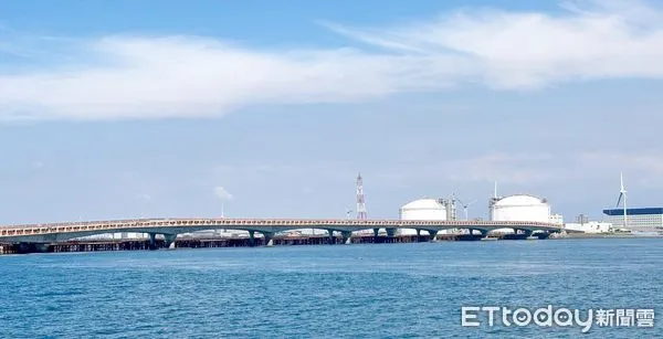 ▲中油三接工程昨天傍晚發生潛水人員因面罩接頭脫落導致進水溺斃，圖為中油三接工程外觀。（資料照／記者沈繼昌翻攝）