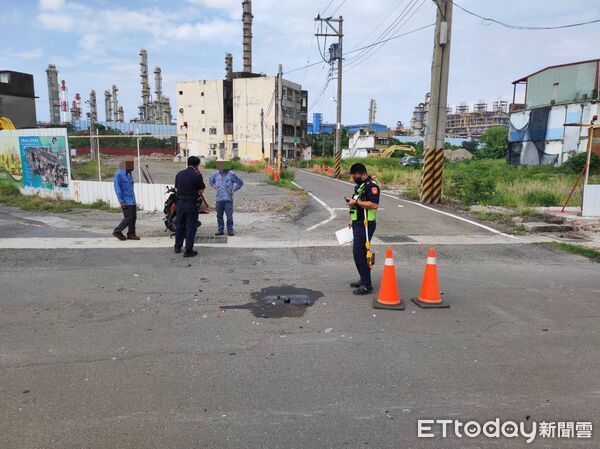 ▲▼高雄違規熱區又出事！女騎士「紅燈直直撞」，遭小貨車擊落送醫。（圖／記者賴文萱翻攝）