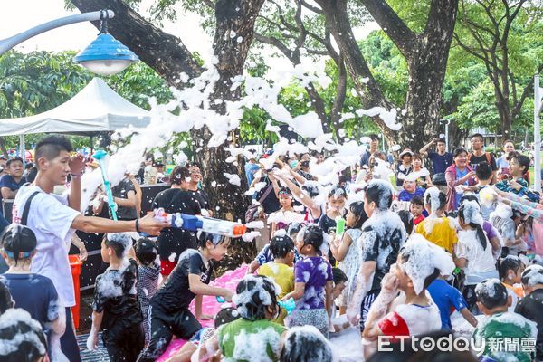 ▲「夏日泡泡趴」7月12日在屏東市千禧公園登場。（圖／屏東市公所提供）