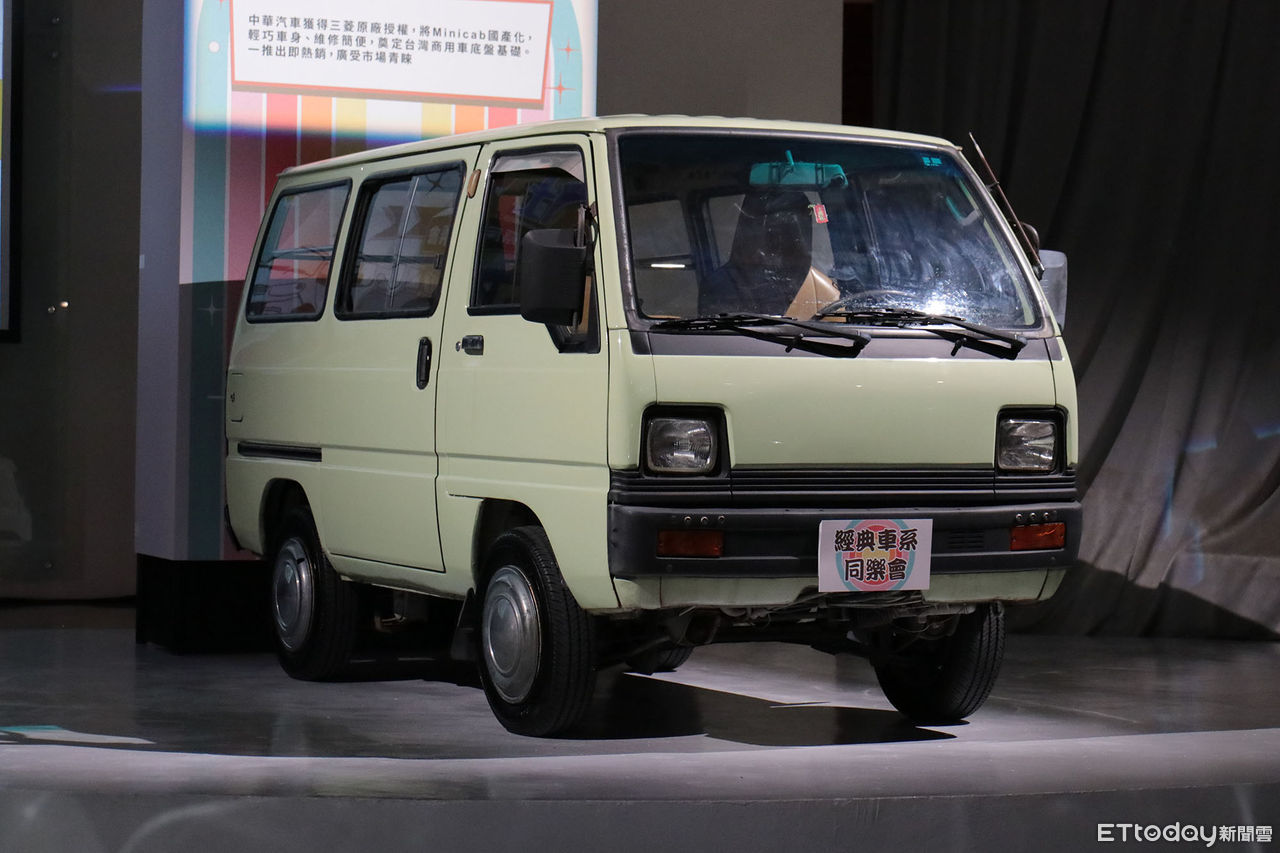 ▲歷代麵包車齊聚「這台1985年的還能開」！原廠送5萬給車主換新車。（圖／記者張慶輝攝）