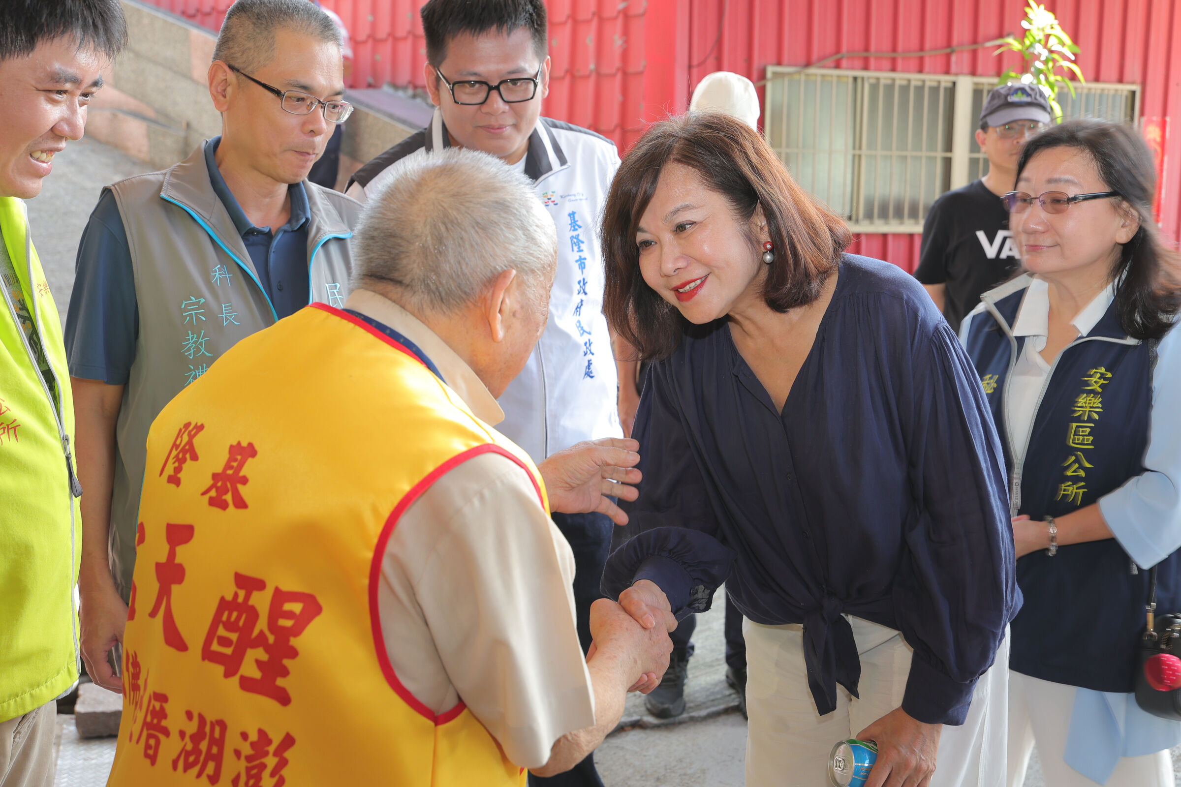 ▲米糧傳愛42年！醒天宮偕信眾助弱勢。（圖／記者郭世賢翻攝）