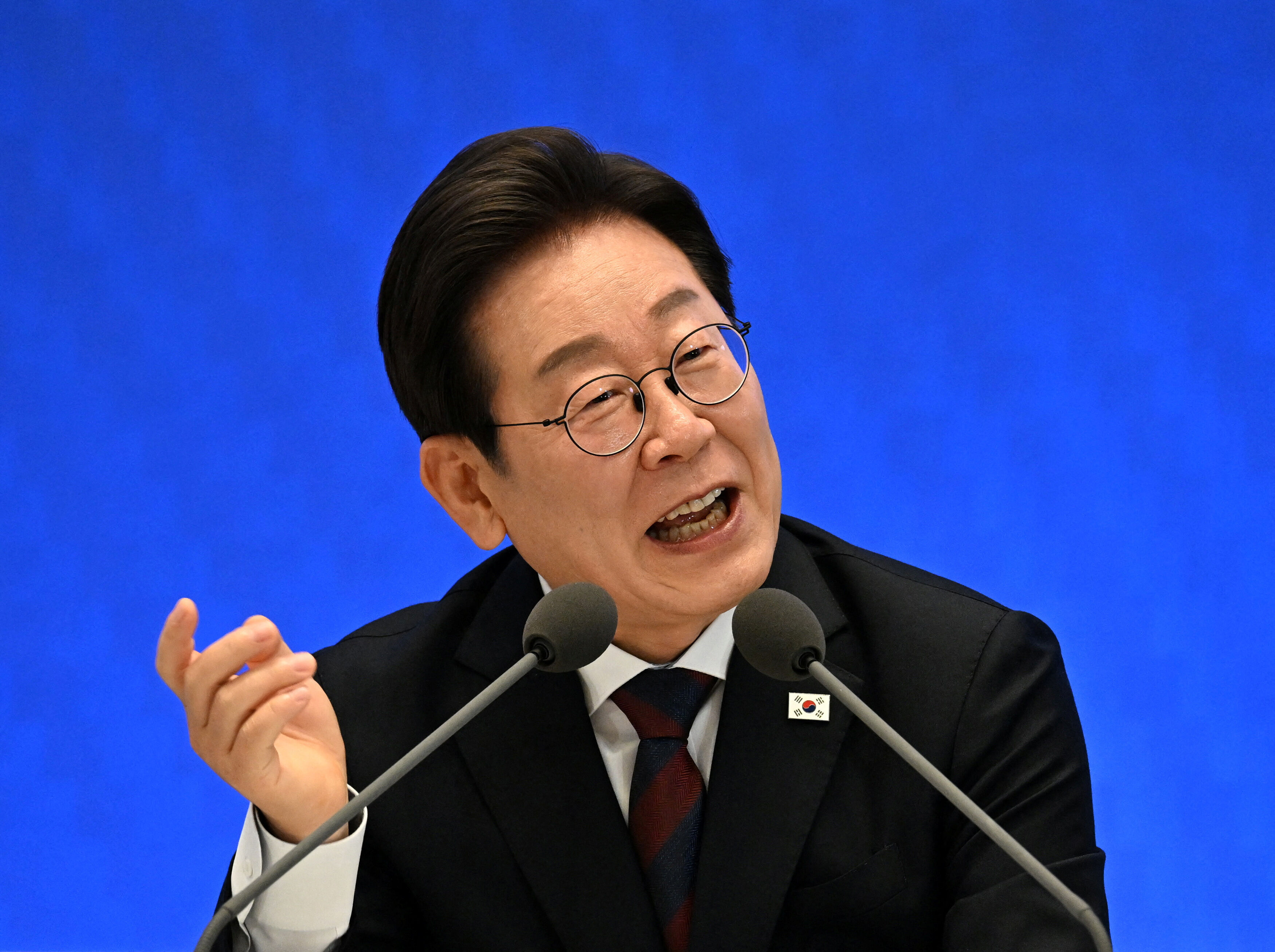 ▲▼南韓總統李在明3日上午在青瓦台迎賓館召開「就職30天」記者會，由總統秘書室發言人姜由楨主持。（圖／路透）