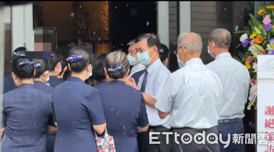 目送亡妻移靈靜思園！彭振聲哀戚現身畫面曝　慈濟助念他頻拭淚