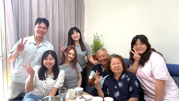▲▼郭靜（左3）擔任《誰來晚餐16》來賓。（圖／公視提供）