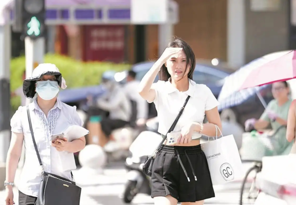 杭州气温飙破39°C 未来4天将达40°C 居民哀嚎