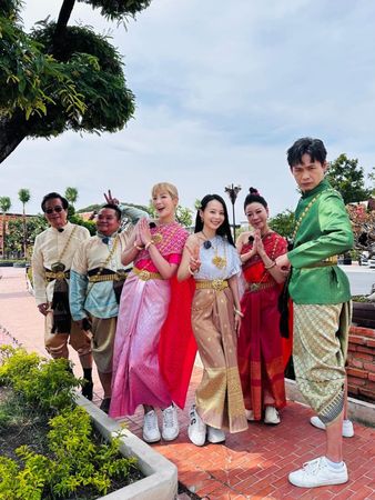 ▲▼黃鐙輝、孫淑媚《行！鬥陣出國去！》拜訪追夢臺灣人淚崩。（圖／公視台語台提供）
